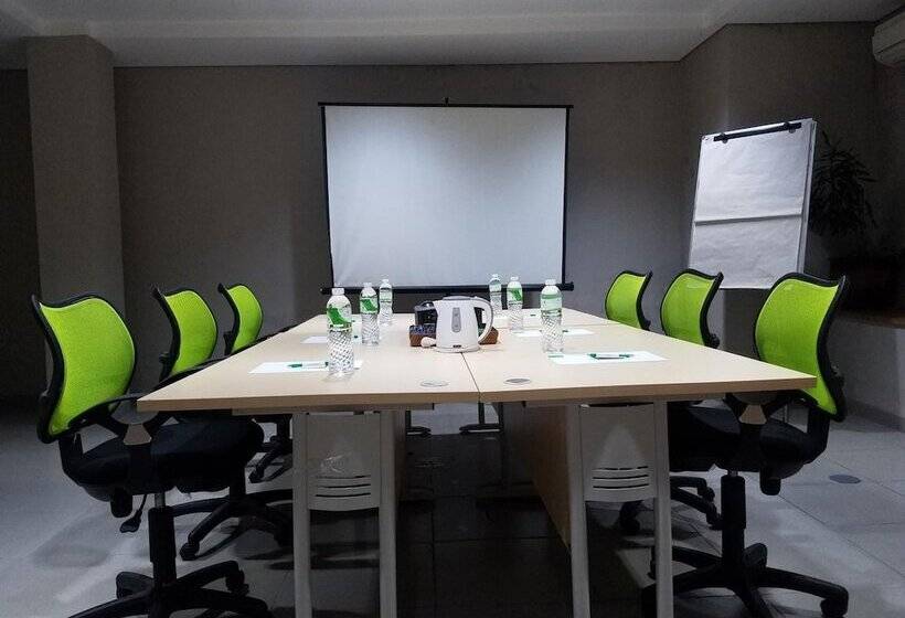 Otel Legreen Suite Kuningan