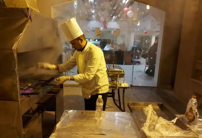 استراحتگاه Mousa Coast Hotel & Spa