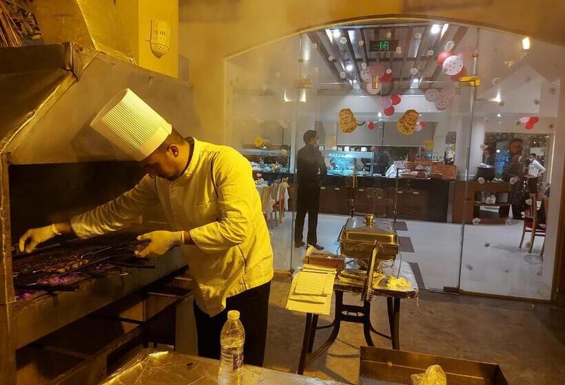 استراحتگاه Mousa Coast Hotel & Spa