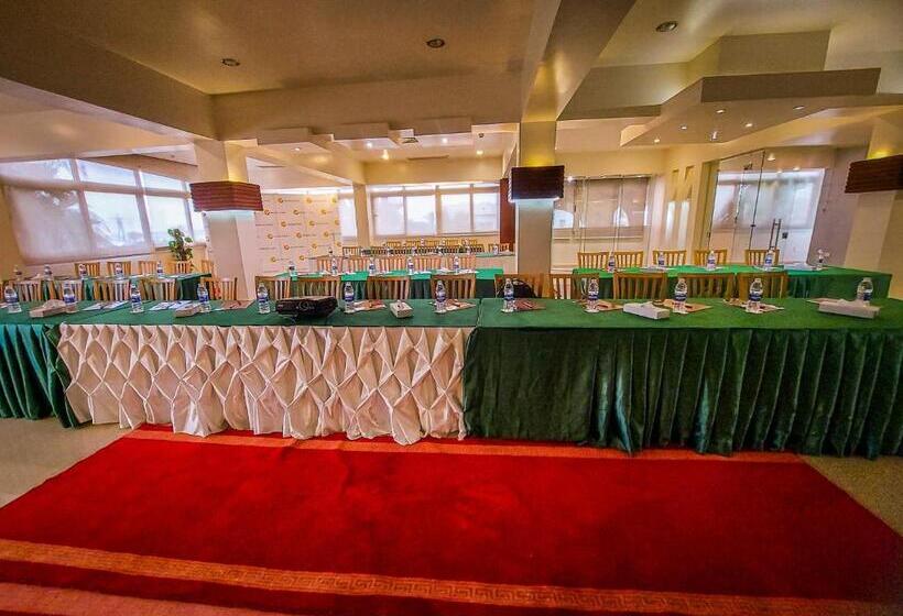 استراحتگاه Mousa Coast Hotel & Spa