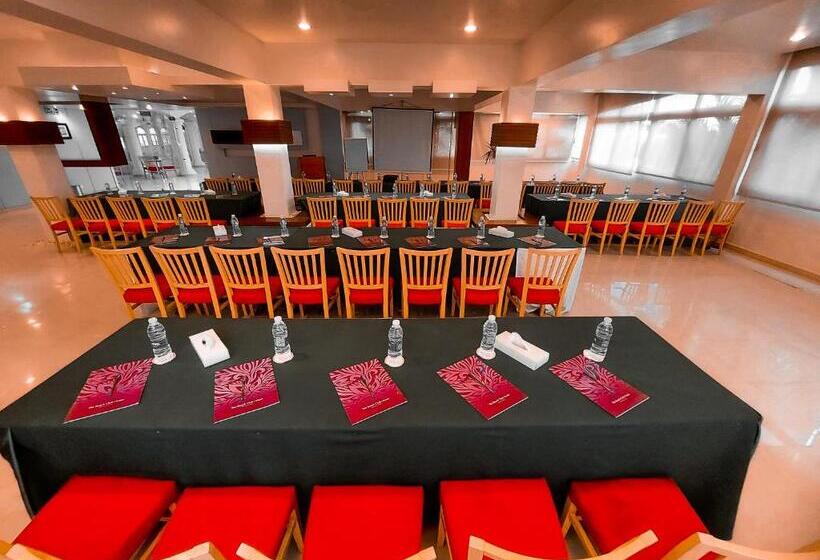 استراحتگاه Mousa Coast Hotel & Spa