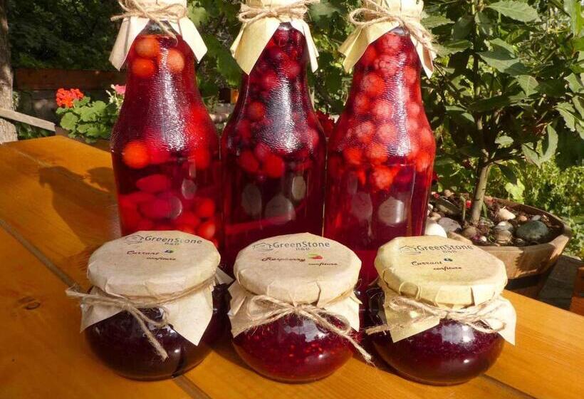 تختخواب و صبحانه Green Stone Boutique