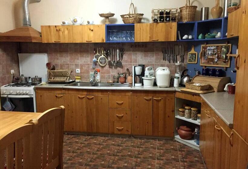 تختخواب و صبحانه Green Stone Boutique