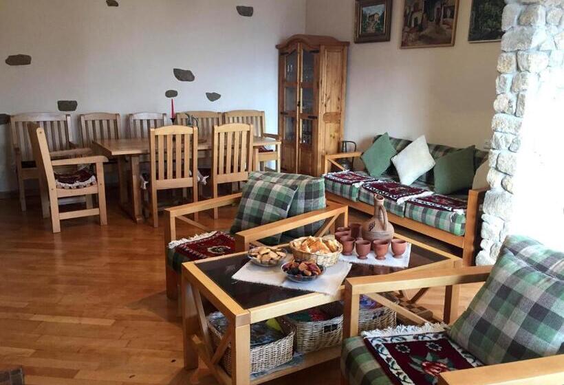 تختخواب و صبحانه Green Stone Boutique