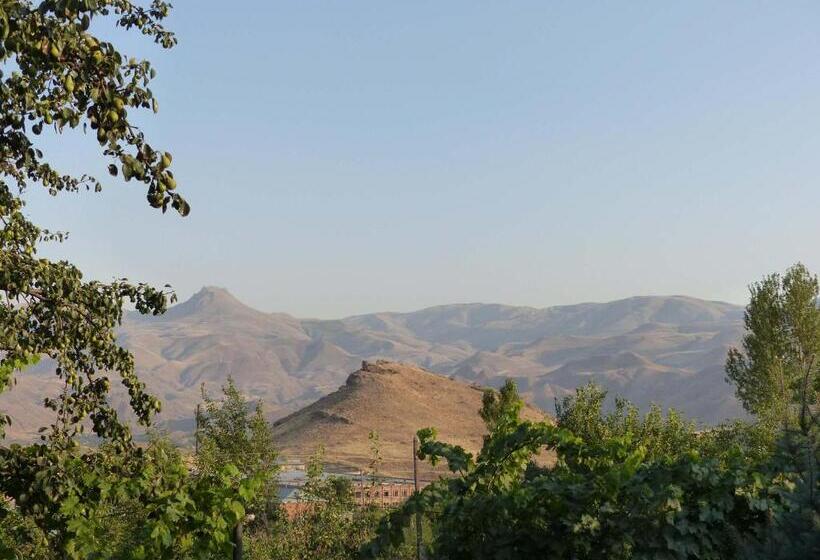 تختخواب و صبحانه Green Stone Boutique