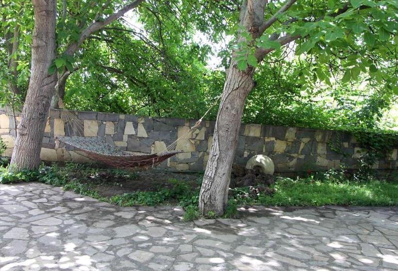 تختخواب و صبحانه Green Stone Boutique