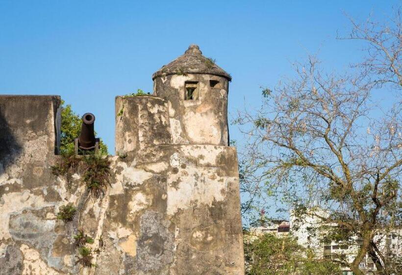 هتل Grand Harbour