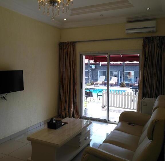 هتل Hôtel Des Jardins