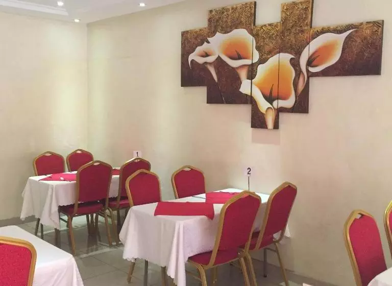هتل Hôtel Des Jardins