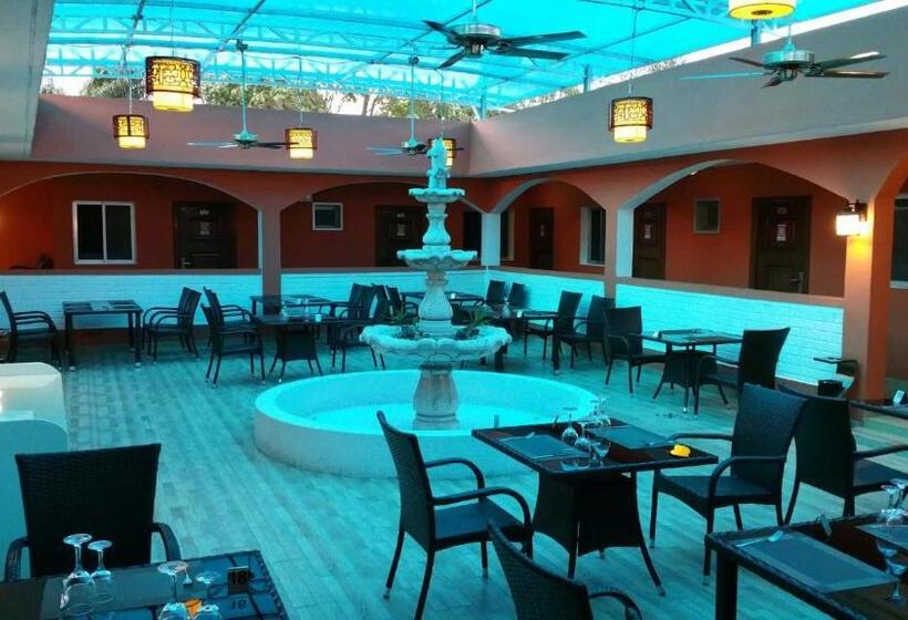 هتل Hôtel Des Jardins