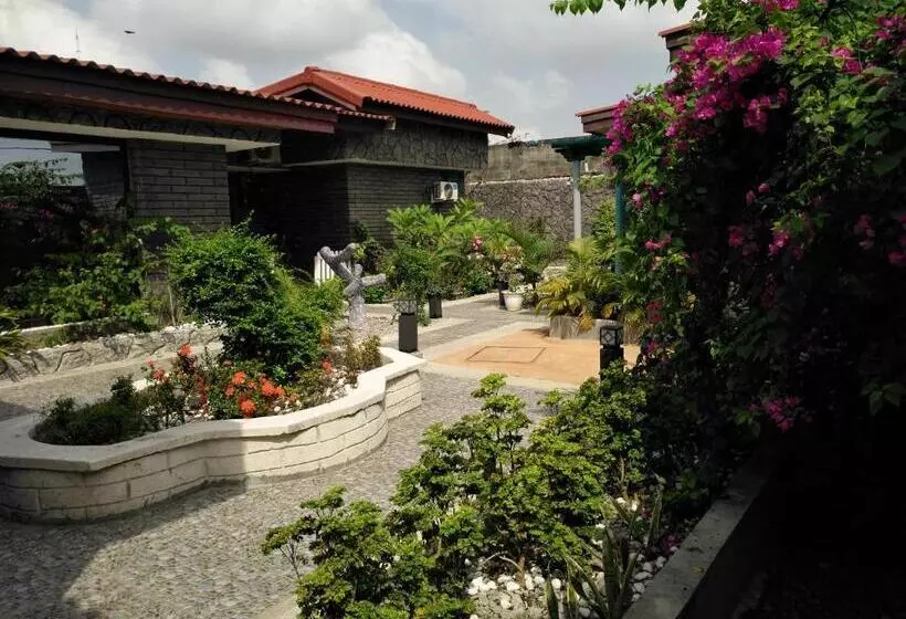 هتل Hôtel Des Jardins