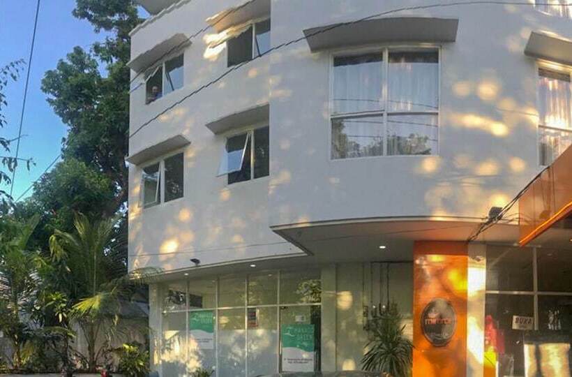 Reddoorz Hostel @ Manado Green Hostel