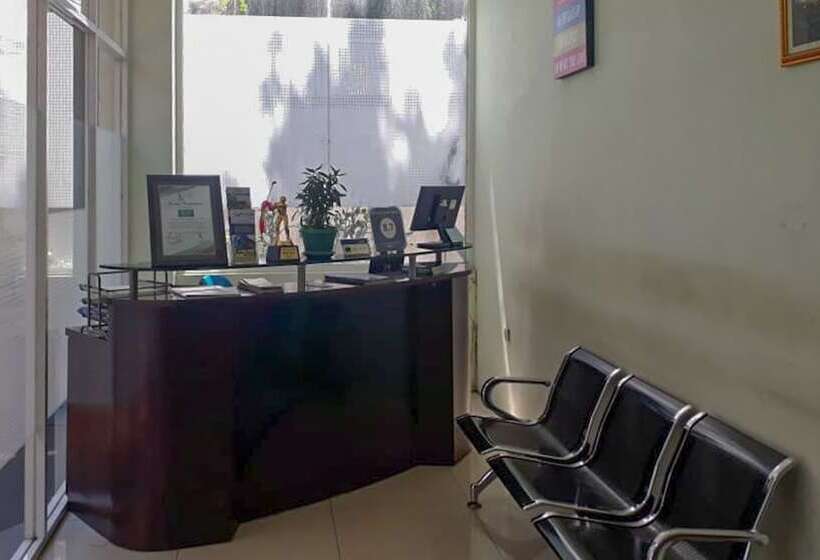 Reddoorz Hostel @ Manado Green Hostel