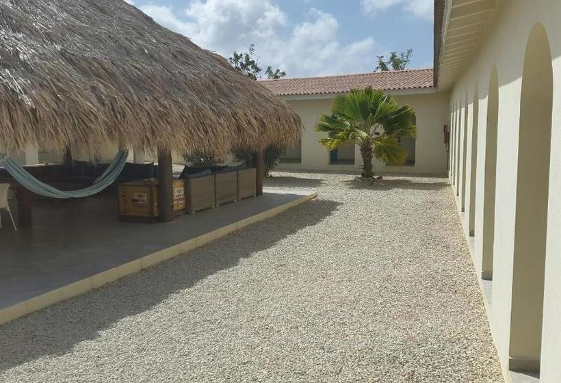 تختخواب و صبحانه The Lizard Boutique