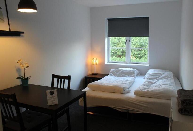 צימר Close But Quiet