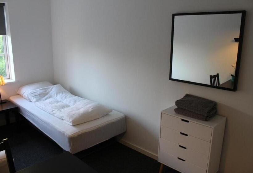 צימר Close But Quiet