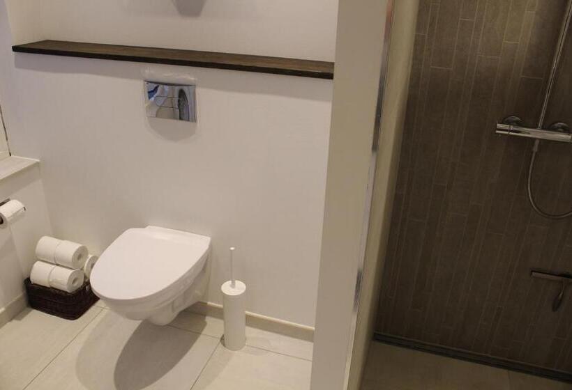 צימר Close But Quiet