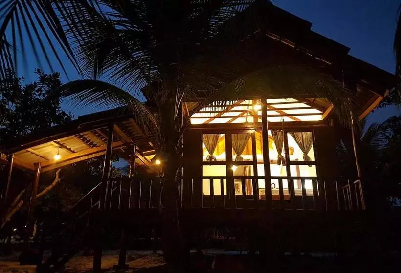 リゾートホテル Malibu Hostel