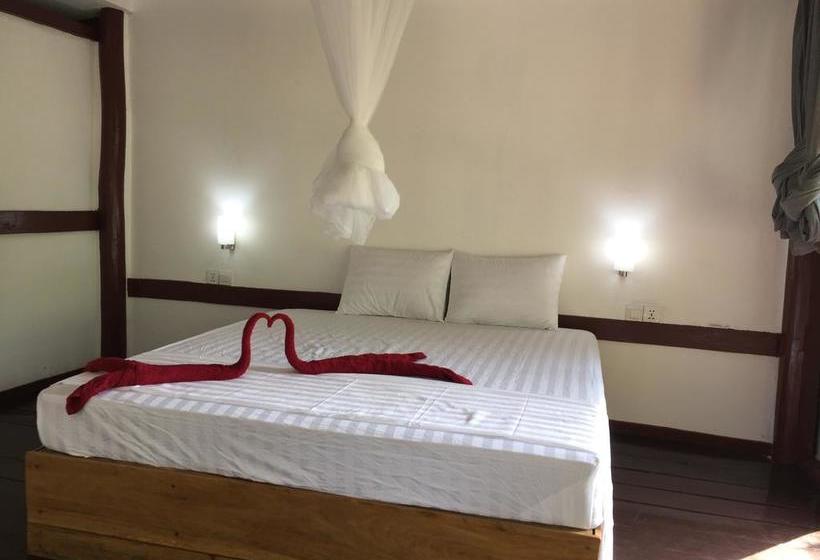 אתר נופש Malibu Hostel