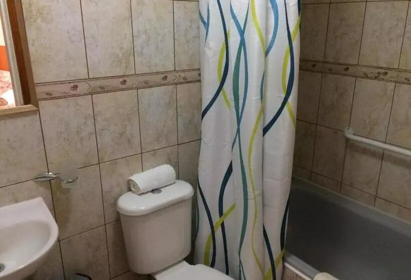 Hostal La Base