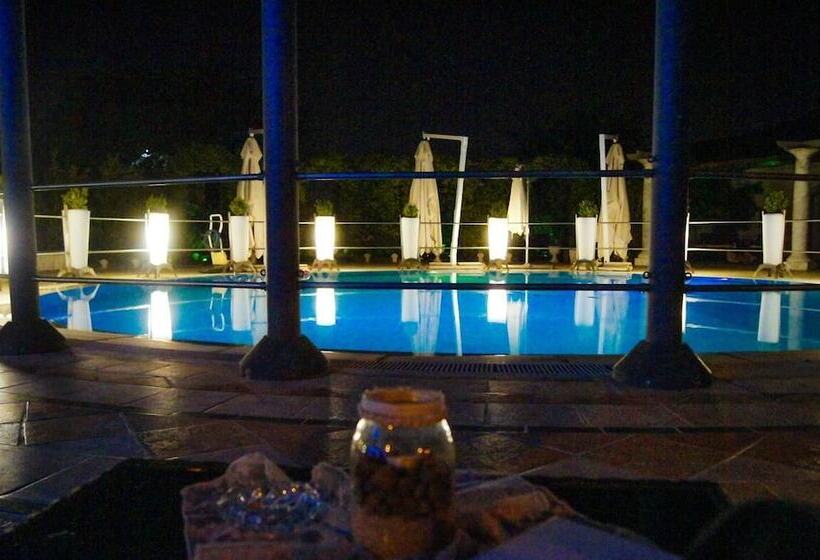 פונדק Villa Masseria Marini