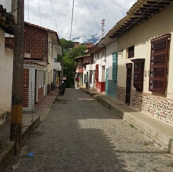 Hotelli La Casa Amarela