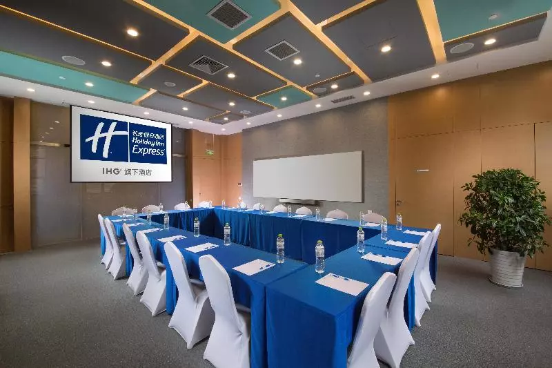 ホテル Holiday Inn Express Chengdu Dafeng