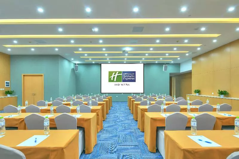 ホテル Holiday Inn Express Chengdu Dafeng