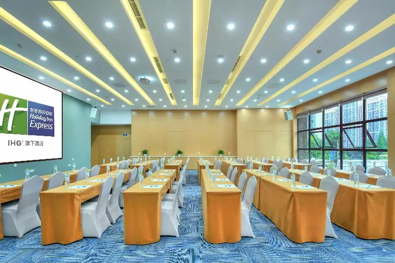 ホテル Holiday Inn Express Chengdu Dafeng