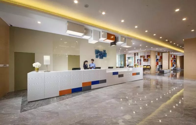 ホテル Holiday Inn Express Chengdu Dafeng
