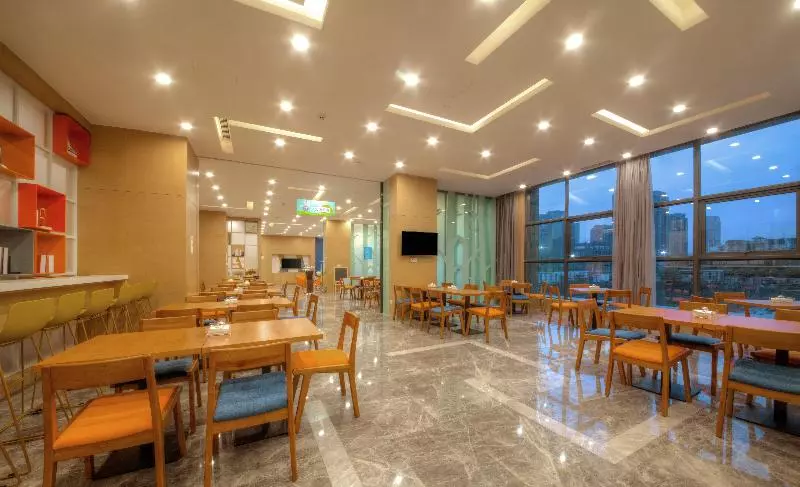 ホテル Holiday Inn Express Chengdu Dafeng