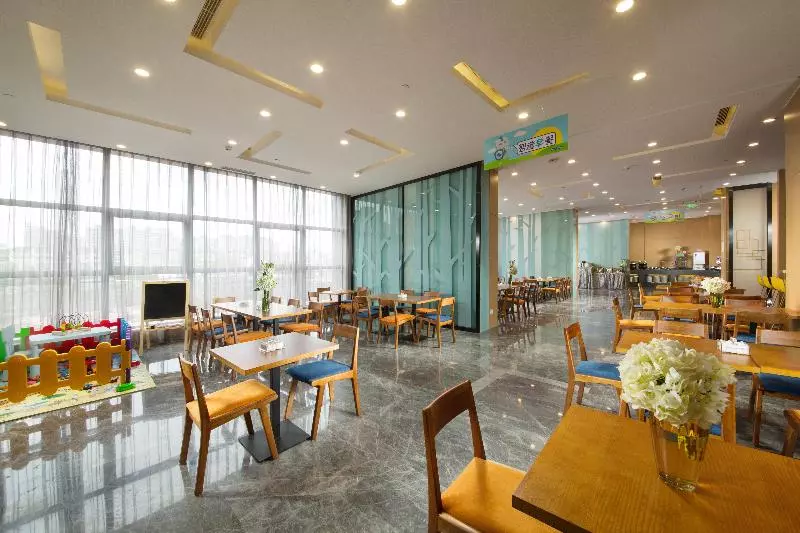 ホテル Holiday Inn Express Chengdu Dafeng