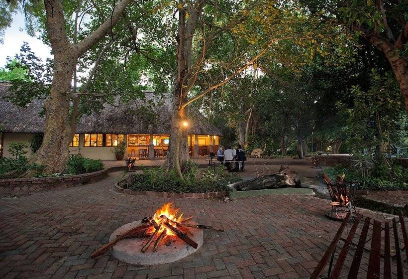 هتل Island Safari Lodge