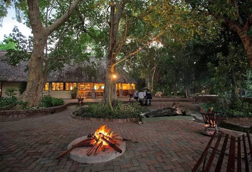 هتل Island Safari Lodge