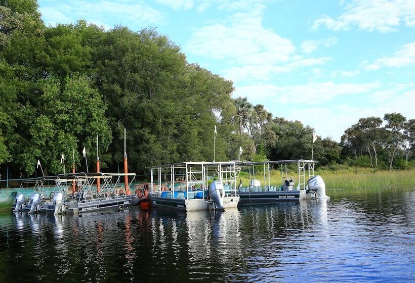 هتل Island Safari Lodge