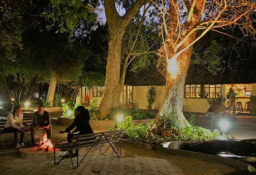 هتل Island Safari Lodge