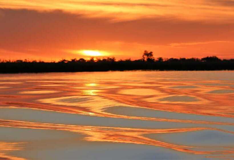 هتل Island Safari Lodge