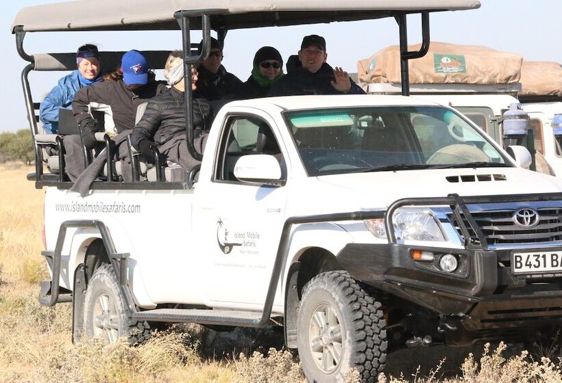 هتل Island Safari Lodge