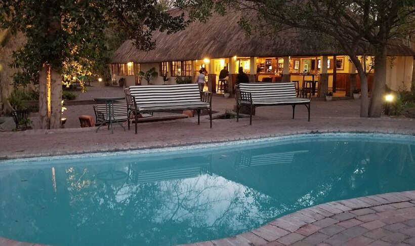 هتل Island Safari Lodge