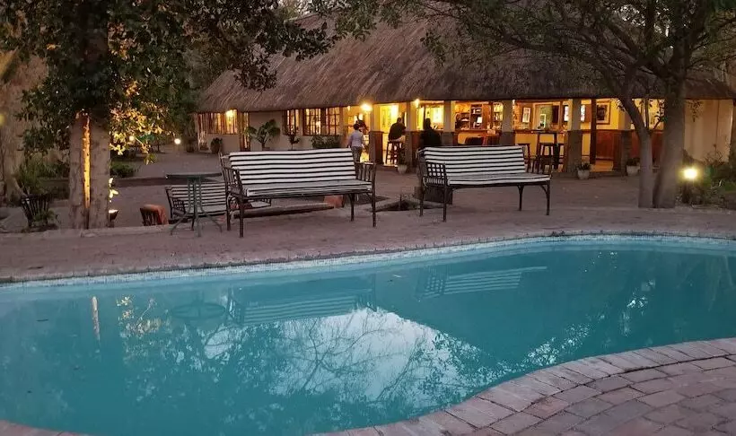 هتل Island Safari Lodge