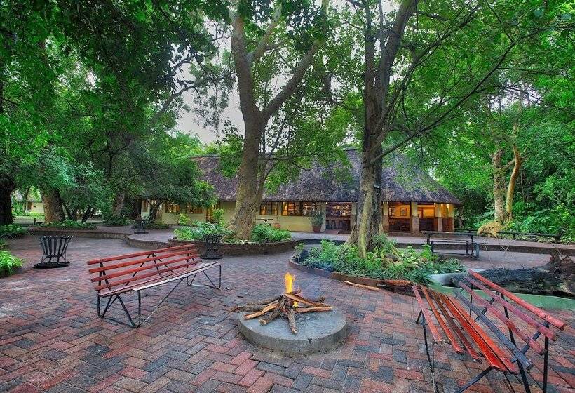 هتل Island Safari Lodge