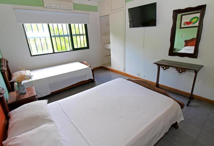 Hotelli La Casa Amarela