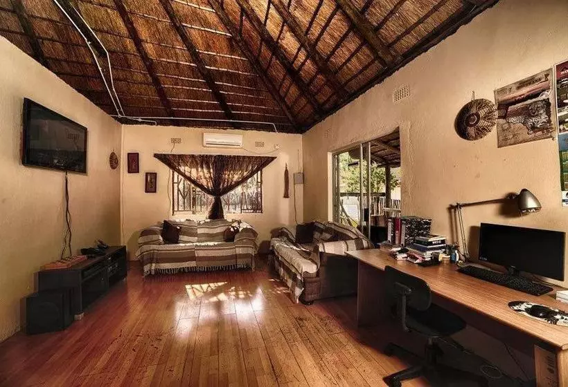 هاستل Motsebe Backpackers