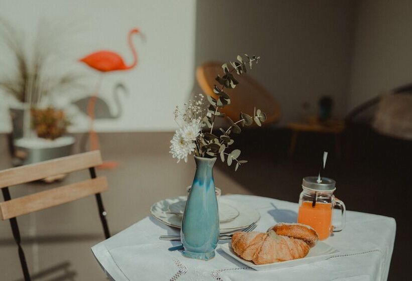 ベッドアンドブレックファースト Curù