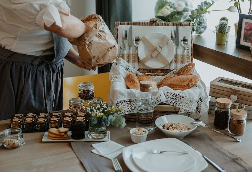 ベッドアンドブレックファースト Curù