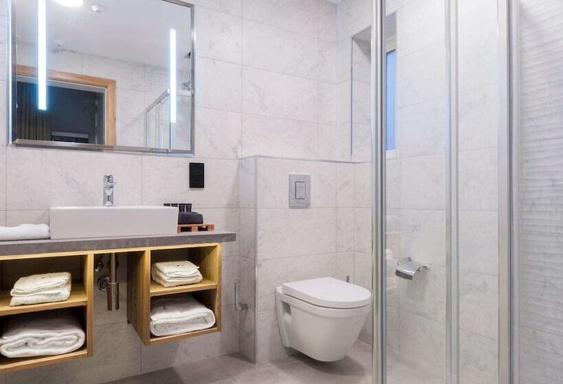 هتل Ax The Saint John