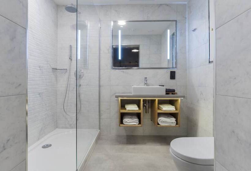 هتل Ax The Saint John