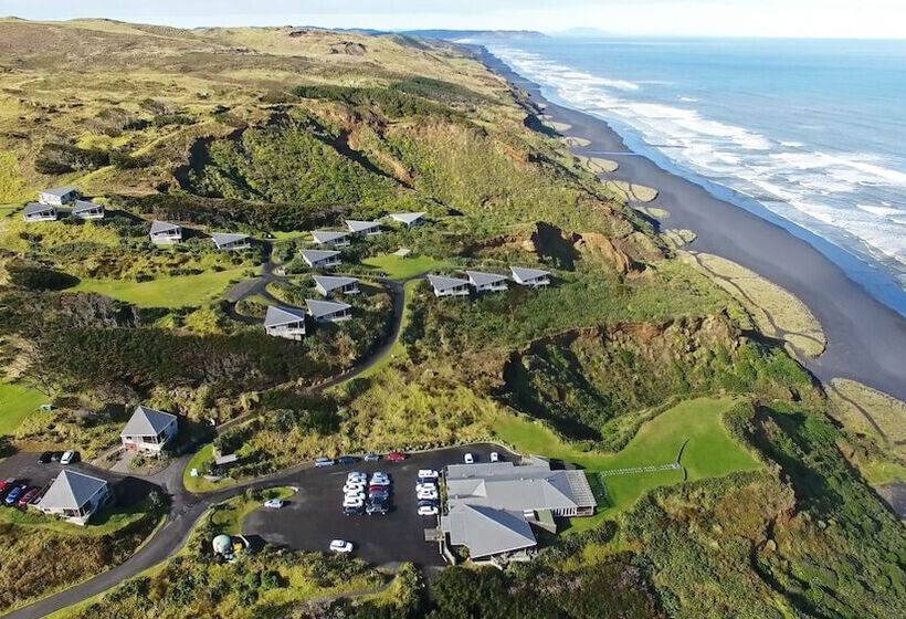 בית מלון כפרי Castaways Resort