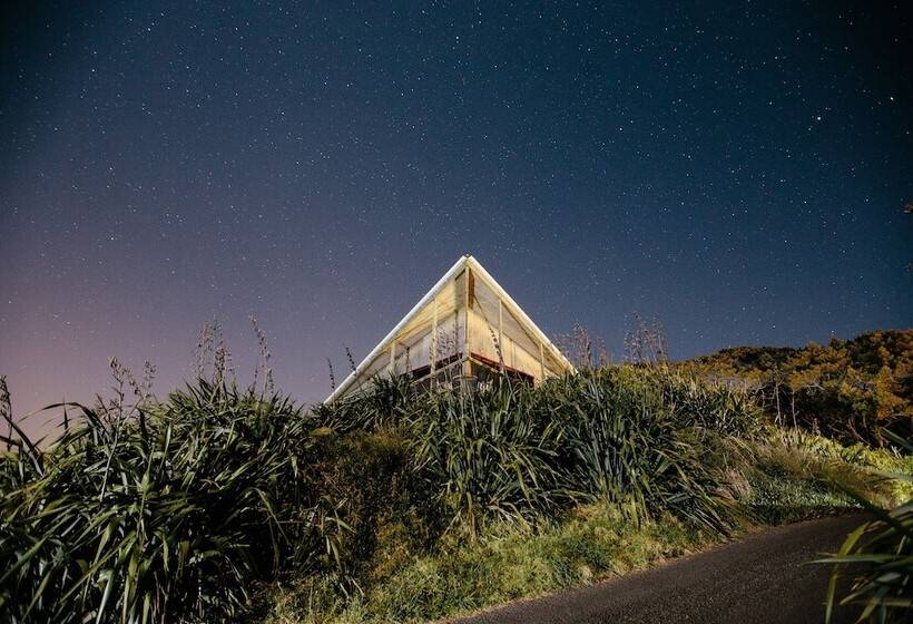 בית מלון כפרי Castaways Resort