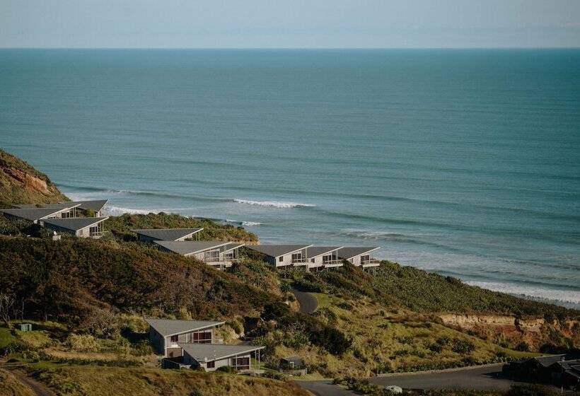 בית מלון כפרי Castaways Resort